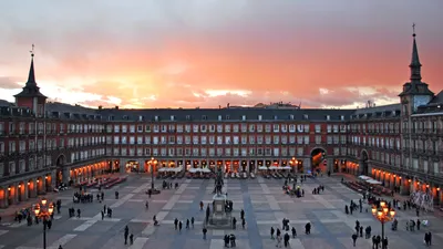 Мадрид, Площадь De Ла Вилла, Испания Стоковое Изображение - изображение  насчитывающей достопримечательностью, экстерьер: 68664891