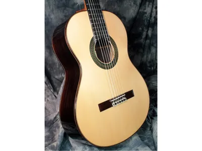Классическая испанская гитара Стоковое Изображение - изображение  насчитывающей примечание, график: 109386293