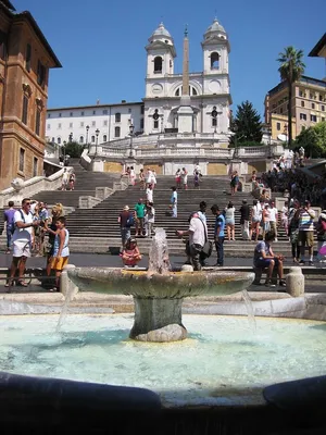 В Риме запретили сидеть на знаменитой Испанской лестнице: штраф до 400 евро  - ХВИЛЯ