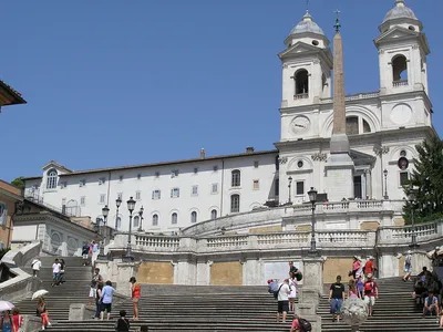 За сидение на Испанской лестнице в Риме туристам грозит штраф в размере 250  евро - European Heritage Tribune