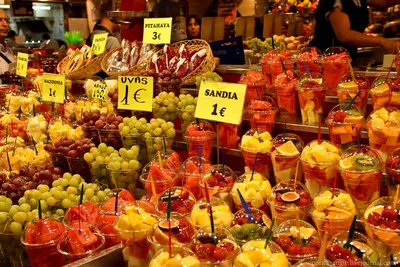 Испанские фрукты летом
