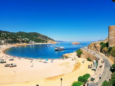Пляжи Испании: лучшие пляжи с белым песком для отдыха с детьми, красивые  пляжи рядом с Барселоной
