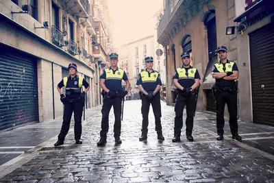 В Испании оккупанты жилья забросали полицию петардами - Газета.Ru | Новости