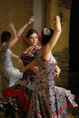 Танцовщица танцует испанские танцы стоковое фото ©Elnur_ 152493842