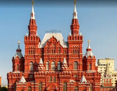 Тысячи посетителей выстраиваются в гигантские очереди в музеи Москвы.  Почему и как их обойти - KP.RU