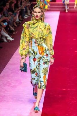 Модный Милан 2018: показы, коллекции, тенденции и тренды одежды. Модный  показ мод одежды из Милана, Италия. Итальянская мода 20… | Модные стили,  Одежда, Недели моды