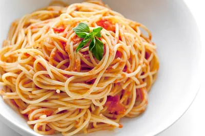 https://www.hibiny.ru/murmanskaya-oblast/news/item-nastoyashchaya-italyanskaya-pasta-sekrety-o-kotoryh-ne-znayut-v-rossii-ne-otlichish-ot-originala-317324/