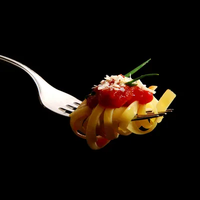 Итальянская паста лежит на тарелке …» — создано в Шедевруме