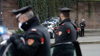 Итальянская Полиция Время Кпп Апулии Италия – Стоковое редакционное фото ©  Maxtod #381920628