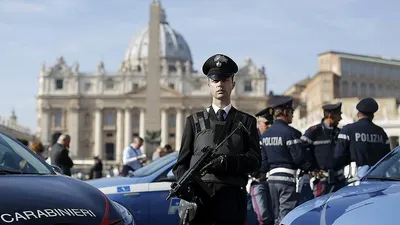 De Luxe Travel - Форму итальянским полицейским шьет #Prada. #форма #полиция  #италия | Facebook