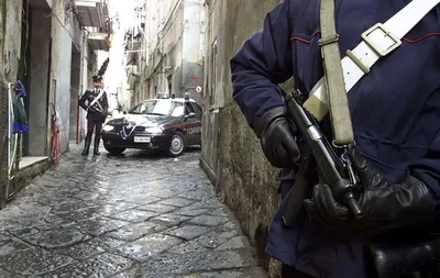 Телеканал OstWest - За нарушение карантина итальянская полиция уже  оштрафовала 52 000 человек. При встрече с полицией люди даже придумывают  отговорки, например: «я вышел, потому что мне было скучно сидеть дома с