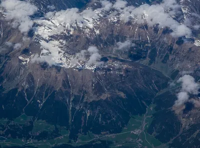 Озеро Кальдонаццо и итальянские Альпы - Трентино-Альто Адидже Италия  Стоковое Фото - изображение насчитывающей древне, небо: 164229756