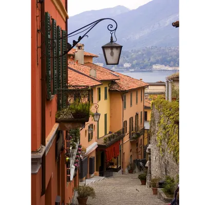 Фотообои «Итальянские домики с фонарем»