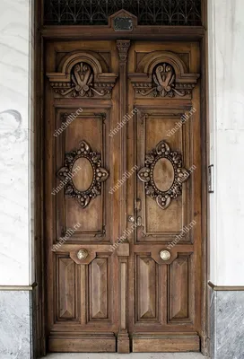 Особенности декорирования итальянских дверей под старину