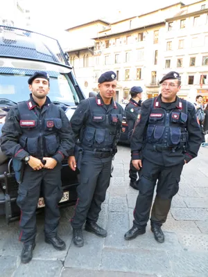 Итальянские карабинеры - самые стильные из ныне существующих полицейских  подразделений....