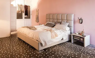 Мебель / Кровать Италия с мягким изголовьем