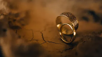 Как выбрать обручальные кольца с бриллиантами | Журнал Яндекс Маркета | Дзен