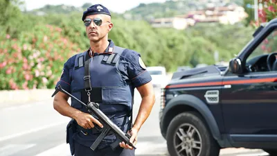 Итальянские полицейские выглядят как нацисты геи из будущего - ЯПлакалъ