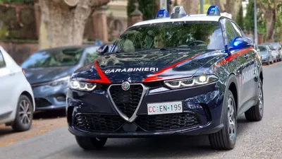 Итальянские полицейские в действии Редакционное Фотография - изображение  насчитывающей автомобиль, правительство: 123649972