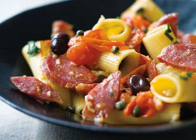 Итальянская кухня: рецепт нереально вкусного салата с макаронами. Читайте  на UKR.NET