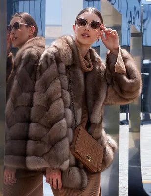 Эффектное пальто с капюшоном из меха соболя со скидкой до 60% можно купить  в Москве на Петровке 11 | RenFur.ru
