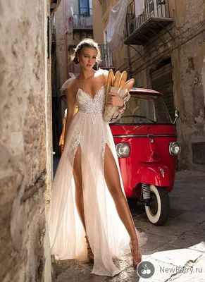 Свадебные платья Muse by Berta 2018 | Свадебные платья, Итальянские  свадебные платья, Платья