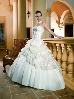 Свадебное платье № 10028 из Тюли и Кружева с Длинными рукавами закрытым  иллюзорным верхом с V-образным вырезом в A-силуэте | Bridal Space