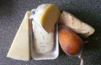 Сыр с голубой плесенью «МонтеБлун», Итальянские Традиции купить с доставкой  на дом по цене 480 рублей в интернет-магазине
