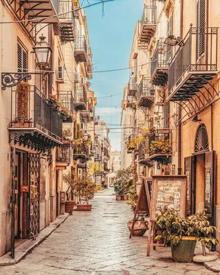 Старые улицы городка Otranto в Piglia, Италии Стоковое Фото - изображение  насчитывающей достопримечательностью, деревенский: 124685400