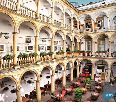 Итальянский дворик во Львове в Львов - цены 2024, описание, отзывы, фото