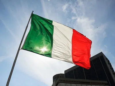 Флаг Италии — стоковые фотографии и другие картинки Итальянский флаг - Итальянский  флаг, Макаронные изделия, Пицца - iStock