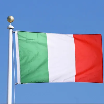 Итальянский флаг на грунте: обои, фото, картинки на рабочий стол в высоком  разрешении