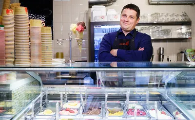 Как готовят домашнее итальянское мороженое в кафе «Marconi»