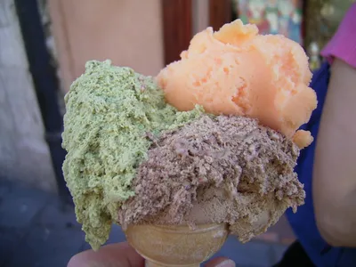 Десерт замороженный «Итальянское мороженое Амандо Кони лесная ягода», 300  гр купить с доставкой на дом по цене 1165 рублей в интернет-магазине