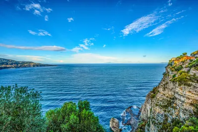 доломиты италия июль 2019 : фотографируйтесь на телефон с величественных  гор с видом на озеро ландро-лаго-ди-ландро-кристалло Редакционное Стоковое  Фото - изображение насчитывающей европа, гора: 162575193