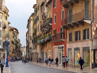 Улицы Tivoli в Италии редакционное стоковое фото. изображение насчитывающей  узкий - 116838438