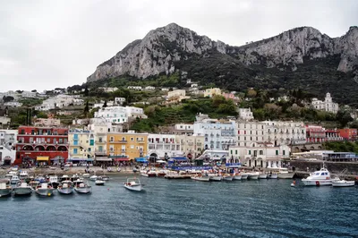 Капри, Италия редакционное стоковое изображение. изображение насчитывающей  праздники - 152754249