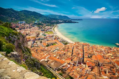 лучшие места для летнего отдыха в италии Стоковое Изображение - изображение  насчитывающей среднеземноморск, утес: 218727621