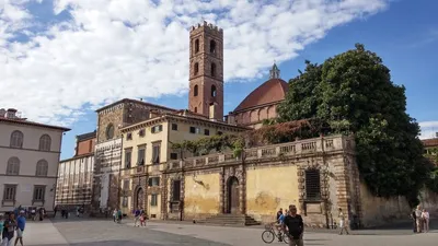 Visiting Lucca: the walls and the main square - Italia.it