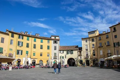 Travel to Lucca in Tuscany