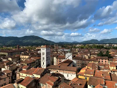 Lucca Map and Travel Guide | Wandering Italy