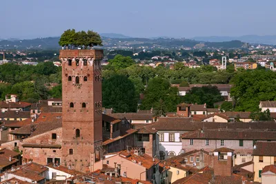 Old town lucca italy hi-res stock photography and images - Alamy