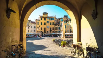 Day Trip to LUCCA, ITALY 🇮🇹 | Exploring a Fortified City in TUSCANY! -  YouTube