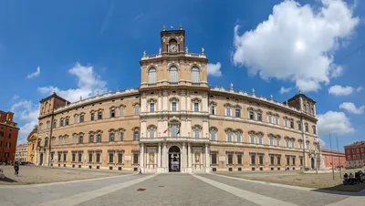 File:Streets in Modena, Italy, 2019, 26.jpg - Wikimedia Commons