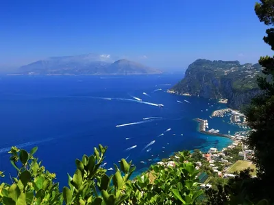 Потрясающие Острова Капри Пляж И Скалы Фаральони Италия Европа — стоковые  фотографии и другие картинки Остров Капри - iStock
