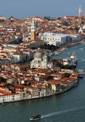 Панорама Большого канала в летней Венеции Редакционное Фотография -  изображение насчитывающей сценарно, старо: 157344507