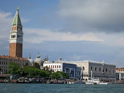 Панораму Венеции\" длиной 23 метра покажут на выставке в Москве - Российская  газета