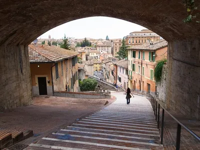 Perugia, Italy - One Of The Most Interesting Cities In Umbria, Perugia Is  Famous For The Medieval Old Town And Its Narrow Alleys Фотография,  картинки, изображения и сток-фотография без роялти. Image 107474100