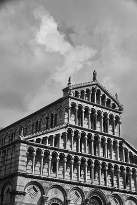 многие туристы посещают пизанскую башню летом пиза италия июнь 25 2019  Редакционное Стоковое Фото - изображение насчитывающей церковь, италия:  222429583