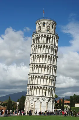 Фото - Падающая Пизанская башня в Италии постепенно выравнивается
